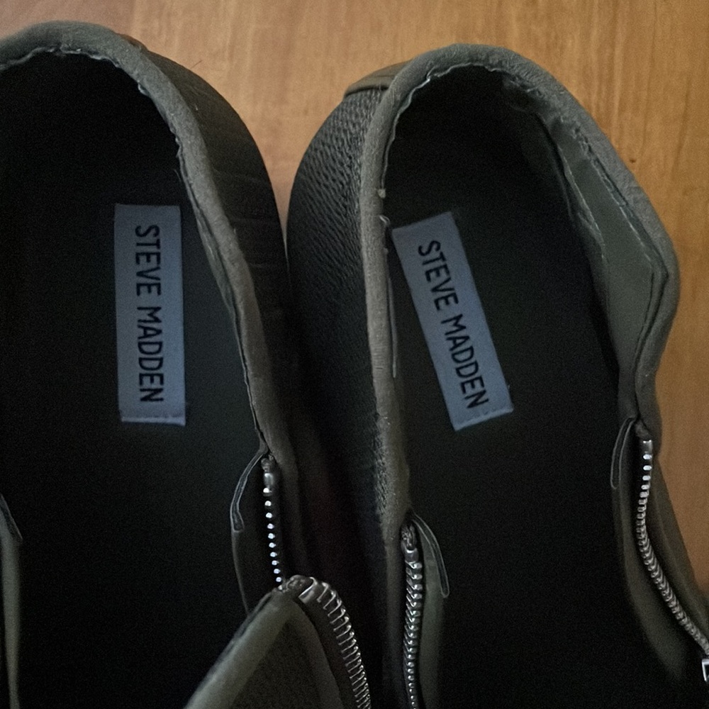 Sneakers - Picture 3 of 6